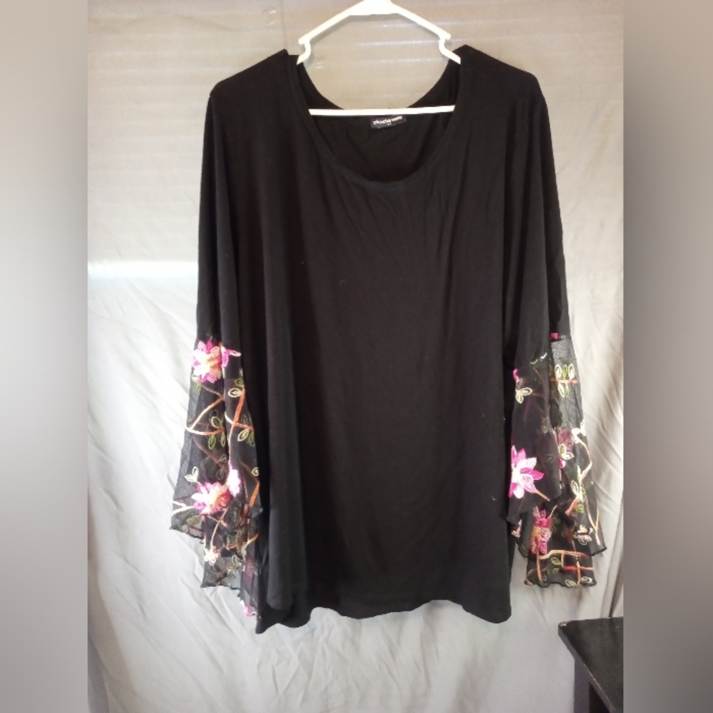 Cha Cha Vente Black k Floral Embroidered Women's Plus Size Top